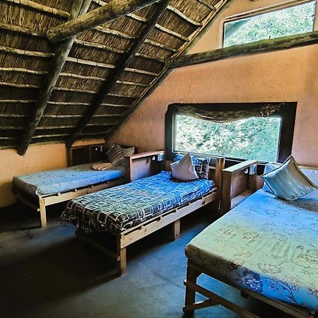 Elephant Trail Guesthouse And Backpackers Kasane Exterior foto