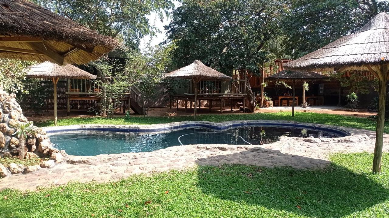 Elephant Trail Guesthouse And Backpackers Kasane Exterior foto